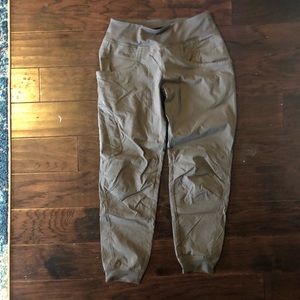 Prana M Kanab pant